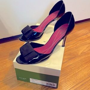 KATE SPADE BLACK PATENT LEATHER D’ORSAY HEELS W/ GROSGRAIN BOW SIZE 7.5